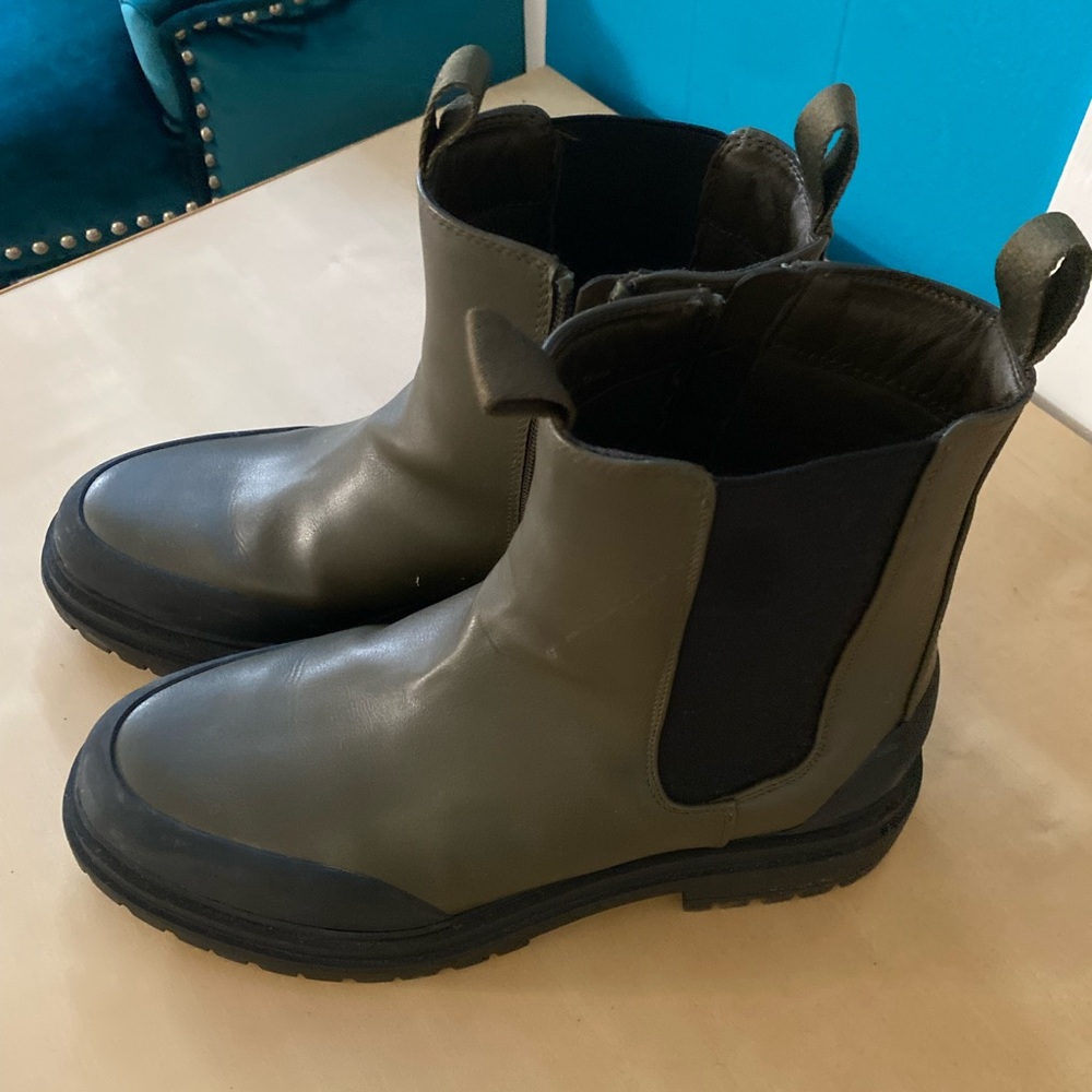American Eagle Outfitters Olive and Black Combat Boots